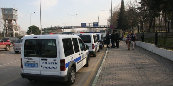 ��pheli otomobilden av t�fe�i ��kt�