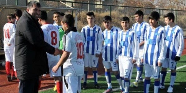 Hem antrenör hem şoför hem de gazeteci