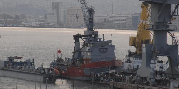 Y�zd�r�len r�mork�re bayrak �ekildi