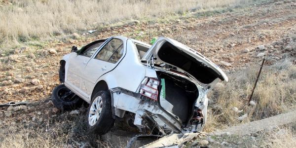 Şanlıurfa'da otomobil devrildi: 2 yaralı