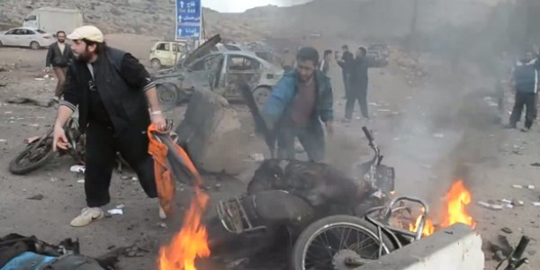 S�n�rda bombal� 2 ara� patlat�ld�