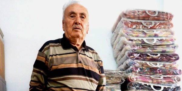 Sarıgöl esnaf kefalet üyelerine battaniye dağıttı