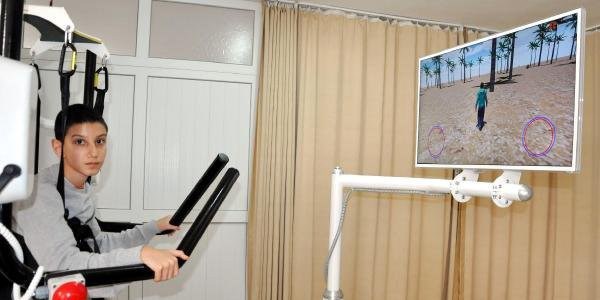 'Robogait' cihazıyla felçli hastalara tedavi