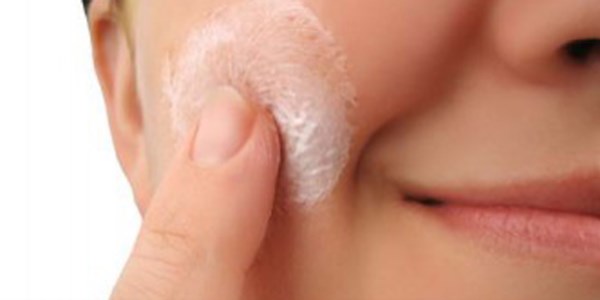 Sıcak suyla çok sık banyo yapmak cildi kurutuyor