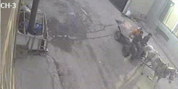 Güpegündüz mazgal kapaklarını çaldılar