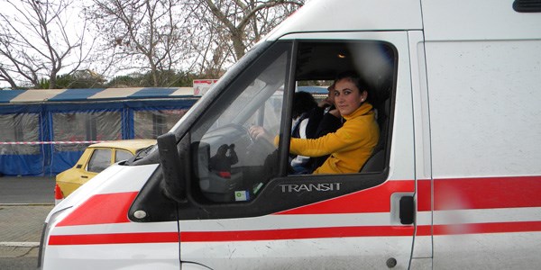 Ambulanslar bayanların kontrolüne geçiyor