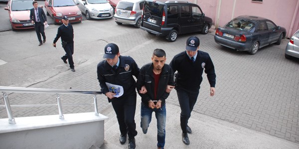 Markette polislere saldıran zanlı tutuklandı