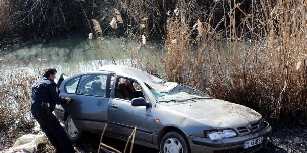 Otomobil şarampole devrildi: 2 ölü, 3 yaralı