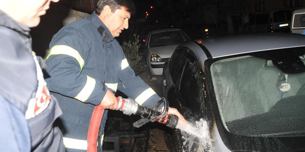 Yanan araca mahalleli m�dahale etti