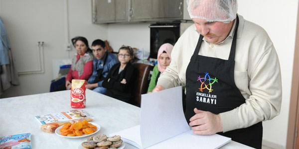 Görme engelliler için yemek kitabı