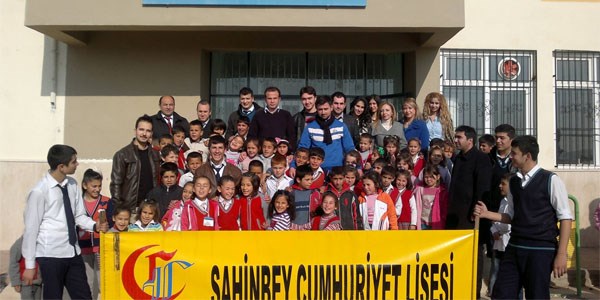 'Bir kitap ver bir ışık yak'
