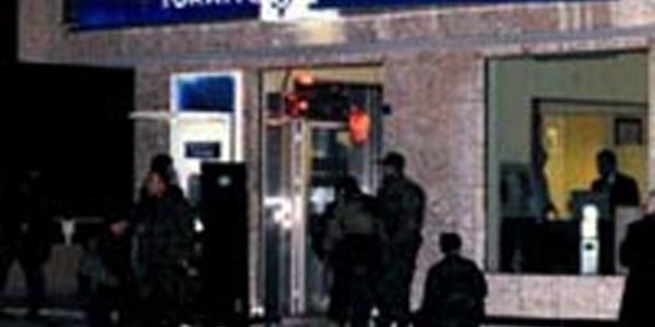 Öğretmen banka soymaya kalkıştı