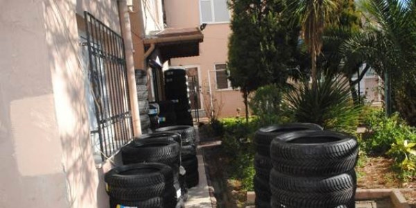 �al��t�klar� i� yerinden �ald�klar� lastikleri yar� fiyat�na satt�lar