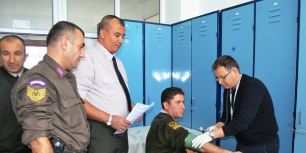 Ni�de'de askerler kan ba���lad�