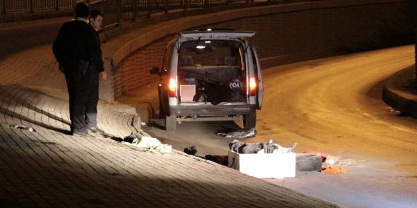 Hareket halindeki polis otomobili yandı