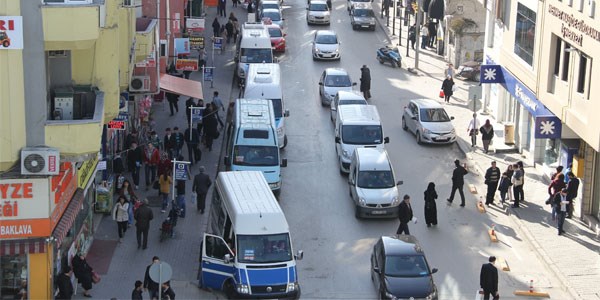 Sakarya'da trafi�e kay�tl� ara� say�s� 210 bini ge�ti