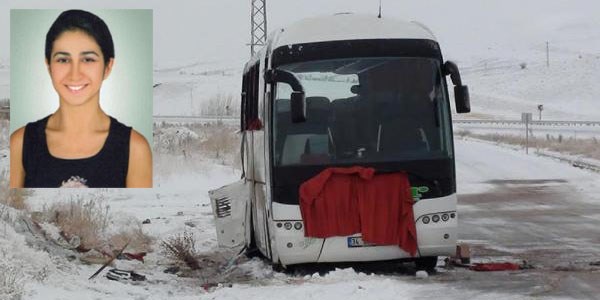 Doktorların otobüsü devrildi: 3 ölü, 20 yaralı/ Video