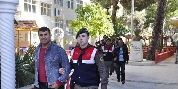 İzmir'in 4 ilçesinde eş zamanlı operasyon