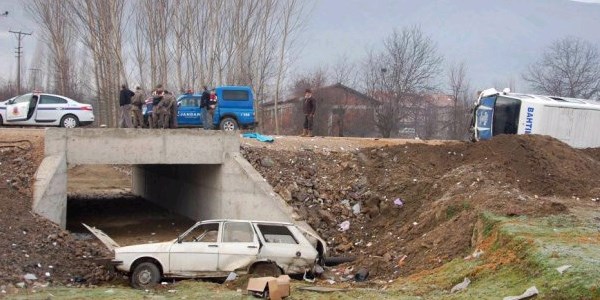 Trafiğe açılmamış yolda kaza: 7 yaralı
