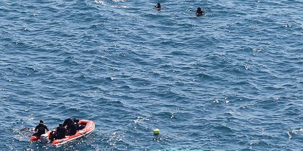 Kuşadası'da kaçakları taşıyan tekne battı: 1 ölü, 7 kayıp