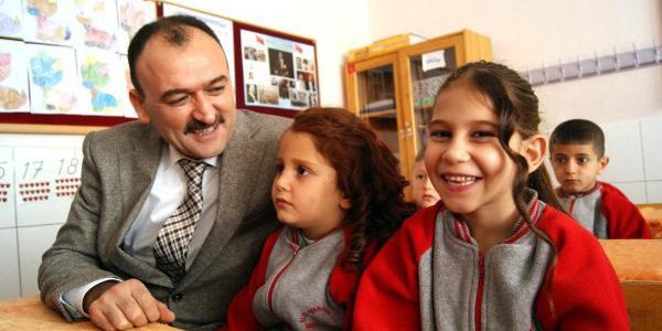 ��renciler, karneden �ok hediyeleri merak etti