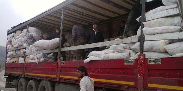 İHH Suriye'ye 11 tır yardım malzemesi gönderdi