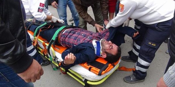 Manisa'da trafik kazası: 3 yaralı