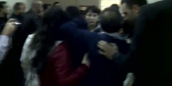 Öğrenci olaylarını protesto eden grup arasında arbede