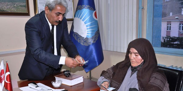Emekli maaşını kaybeden kadını sevindiren haber