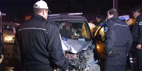 Polis otosu ile minibüs çarpıştı: 5 yaralı