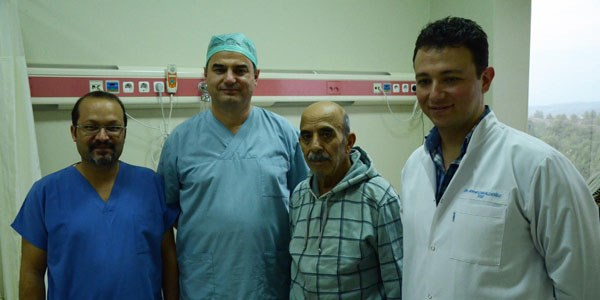 Daralan aort damar kapağı, yenisiyle dikişsiz değiştirildi