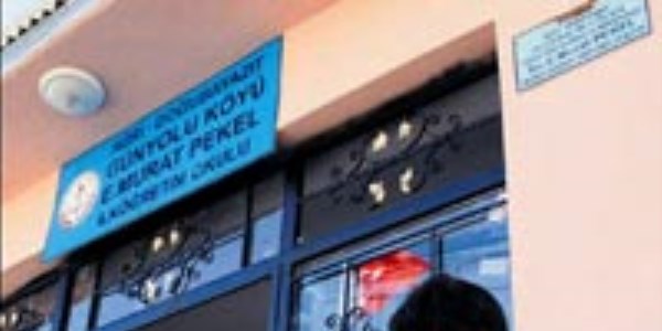 Ağrılı kuzenler aylıklarını istiyor