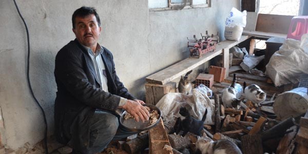 Hayalet köyde tek başına