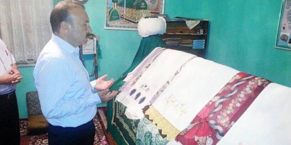 Köydeki türbeyi belediye onarıyor