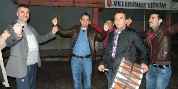 Ya�mura �iftetellili kutlama