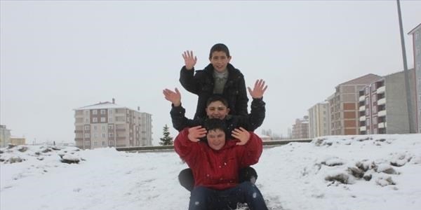 Ağrı'da kar yağışı tekrar başladı