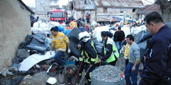 Su dolu çukura düşen çocuk öldü