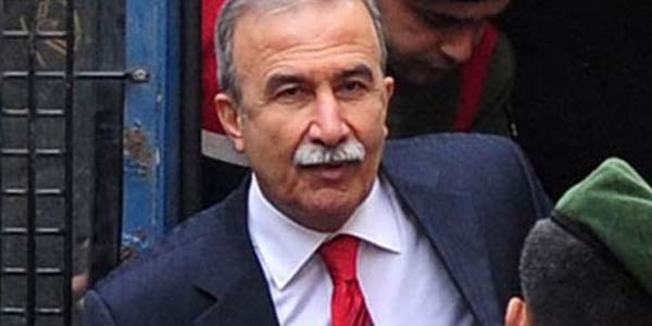Polislerin maaşından %10 bağış alıyorlar