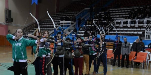 K�r�ehir'de gen�ler ok�uluk ��reniyor