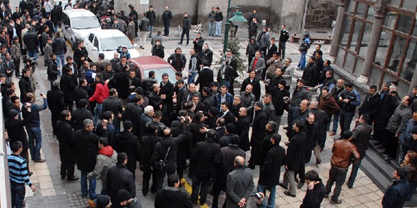 Gıyabi cenaze namazı sonrası gerginlik!