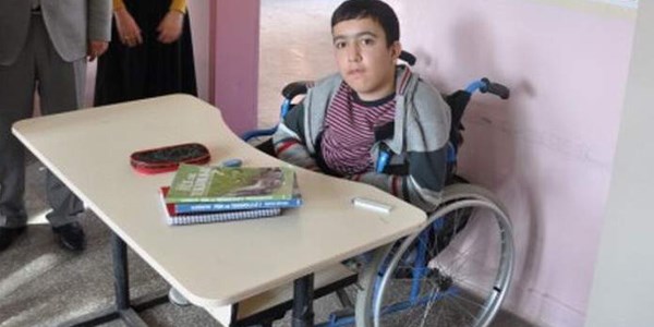 Sandıklı'da engelli öğrenciye akülü araç bilmecesi
