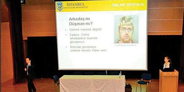 Polis bir t�k yak�n�m�zda