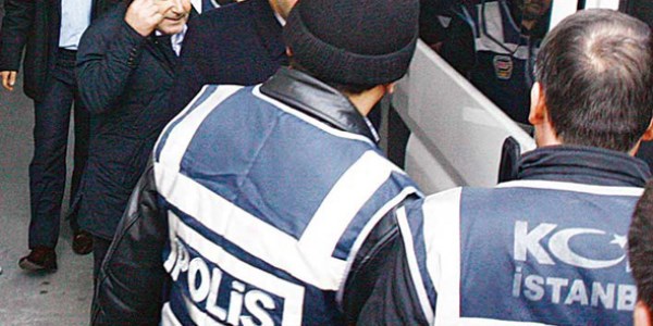 Polis şeflerini hükümet düşecek diye ikna etmişler