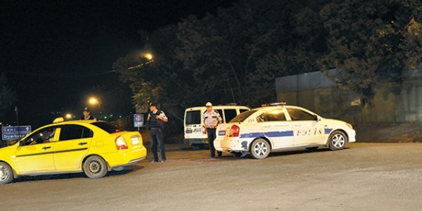 Güvenlik güçleri 4 aracın peşinde