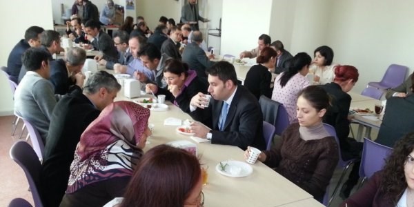 Birlikte kahvalt� yap�yorlar