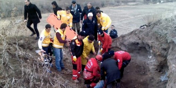 Kartal merak� y�z�nden kuyuya d��t�