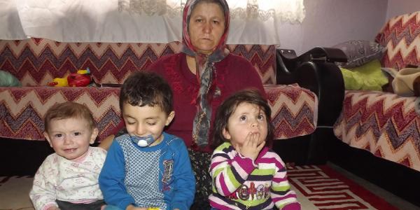 3 çocuğunu kayınvalidesine bırakıp evi terk etti