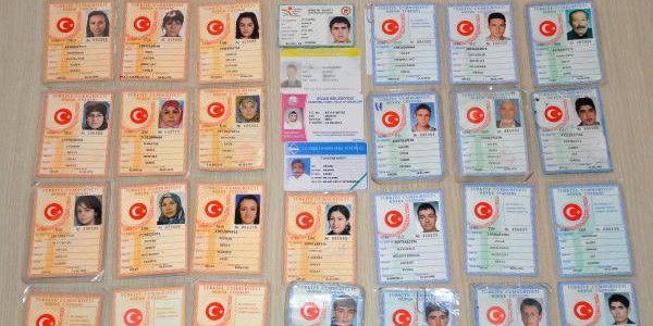 Hastanede unutulan kimlikler sahiplerini bekliyor