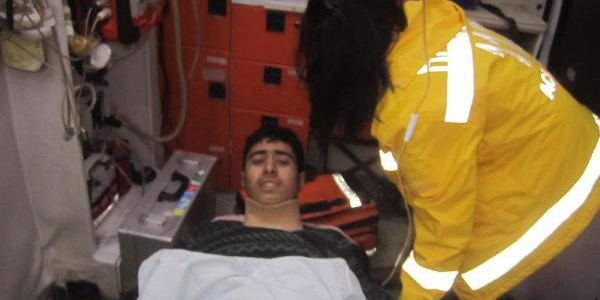 Ehliyetsiz gencin kullandığı kamyon devrildi: 1 yaralı