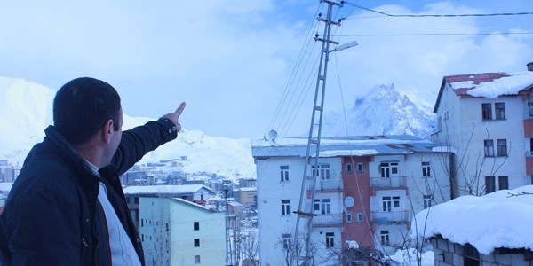 Kopuk elektrik teli tehlike saçıyor